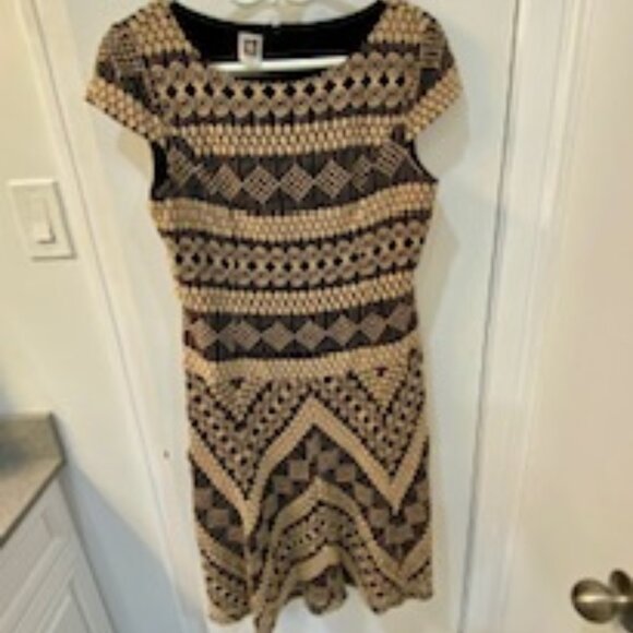 Anne Klein Textured Lace Beige & Black Dress in Size 12 - Picture 1 of 7